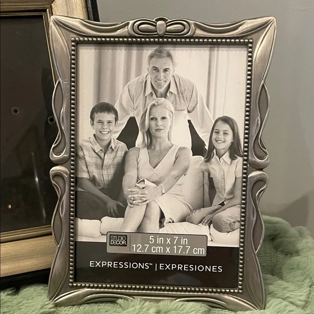 Expressions Elegant Silver and Black 5x7 Frame Duo